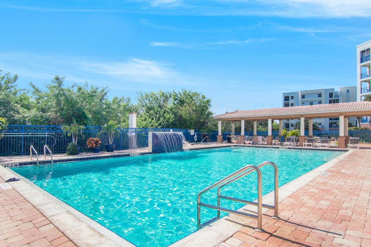 Oceanwalk Condos Bethune Beach Dış mekan fotoğraf